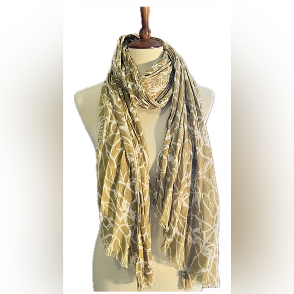 2 long broomstick crinkle scarves, viscose cotton linen blend green yellow/white - Picture 3 of 5